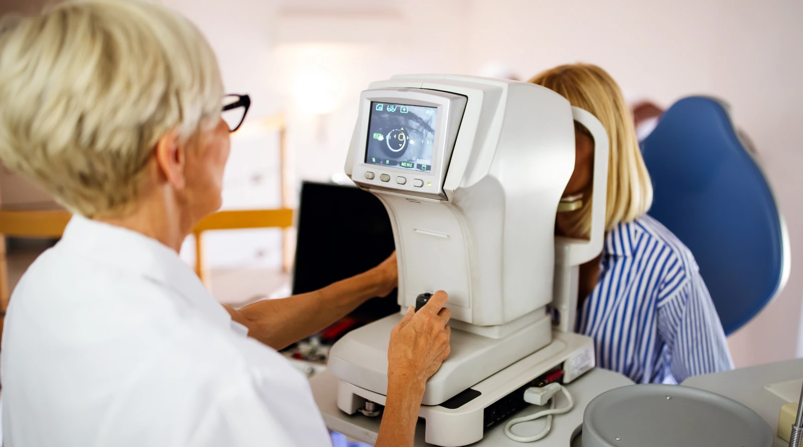 Patient receiving advanced diagnostic eye testing at Appelman Eye Associates